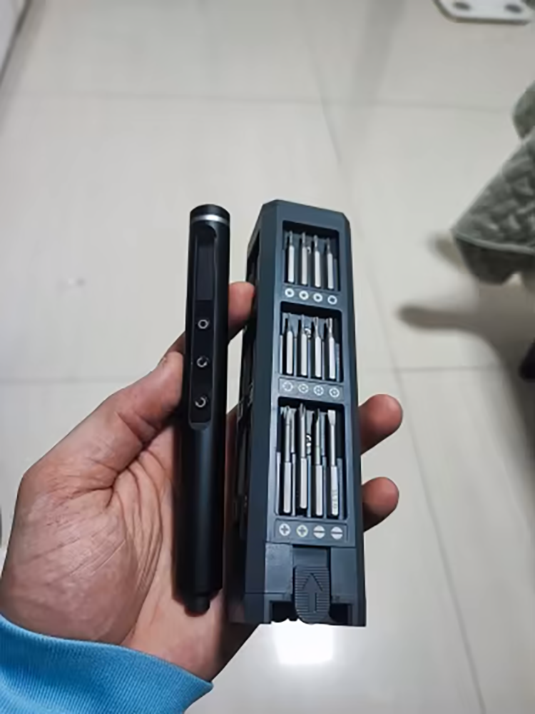 Destornillador eléctrico Galacok S6 Max con estuche compacto y puntas organizadas.